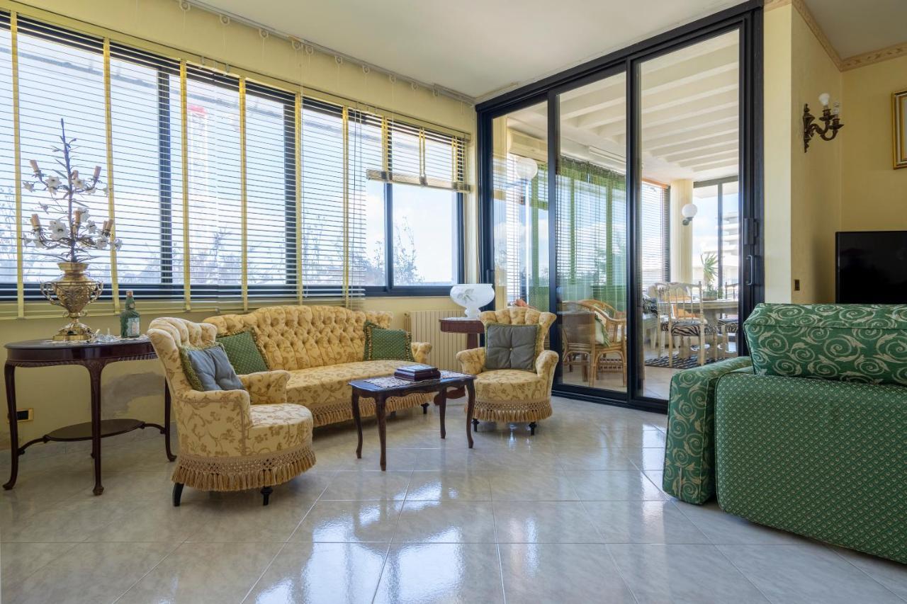 Grazia Attic Apartment With Terrace Trani Esterno foto