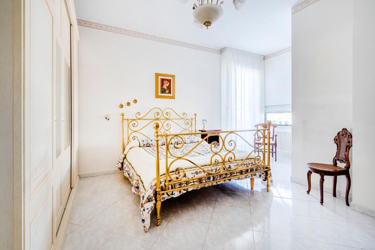 Grazia Attic Apartment With Terrace Trani Esterno foto